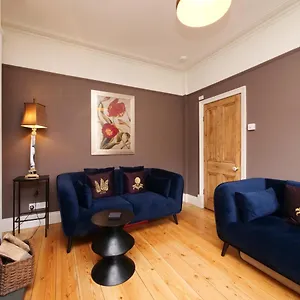  Holiday home Courtyard - Free Parking United Kingdom